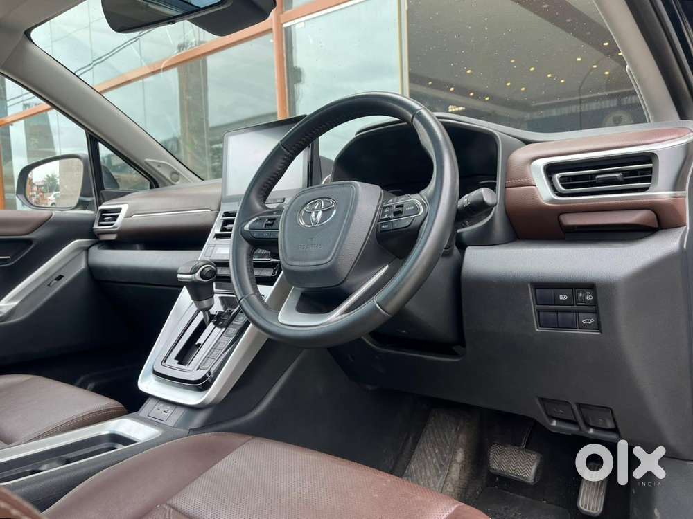 Toyota Innova Hycross 2.0 Zx (o) Hybrid 7 Str, 2023, Petrol