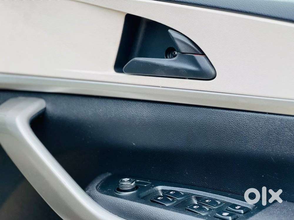 Mahindra Xuv700 2.2 Ax 5 Diesel At 7 Str, 2025, Diesel