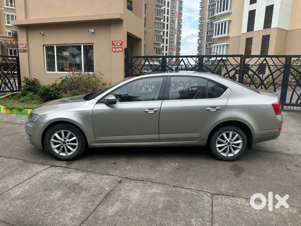 2015 Skoda Octavia Petrol Automatic Elegance, Sunroof, 2nd Own, 56k Km