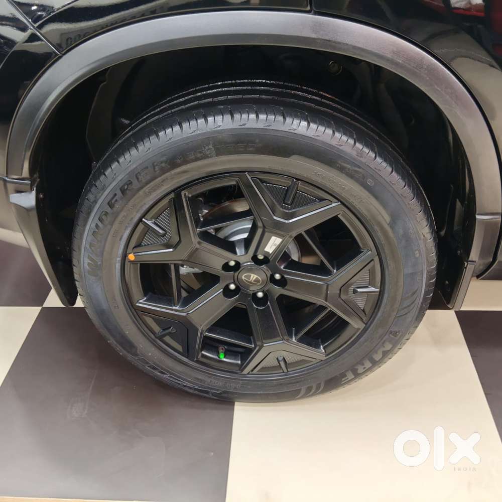 Tata Safari Accomplished Plus Dark Edition, 2024, Diesel