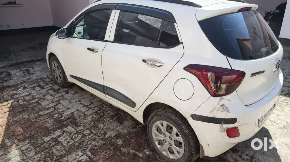Grand I10 Sportz Petrol. December 2013 Model