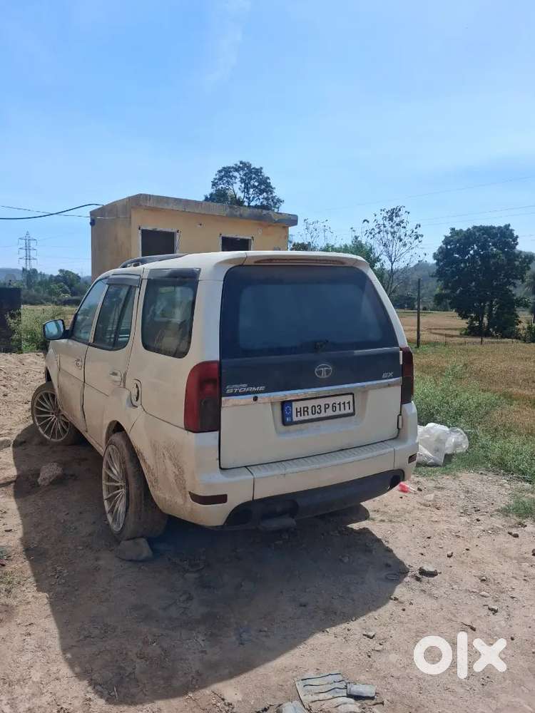 Tata Safari Storme 2012