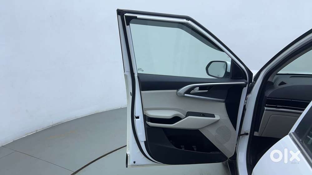 Kia Carens 1.4 Prestige Plus Turbo 7 Str, 2023, Petrol