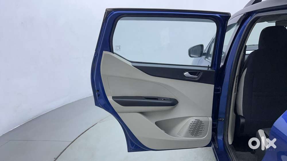 Renault Triber Rxz Easy-r Amt Dual Tone, 2022, Petrol