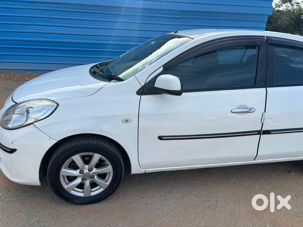 Nissan Sunny Xv Diesel - Top End  Push Button Start  Climate Control