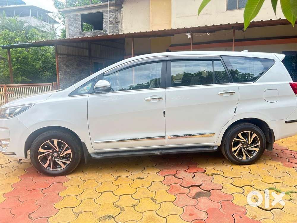Toyota Innova Crysta 2025