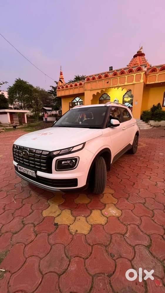 Hyundai Venue 2024 Petrol 19000 Km Driven
