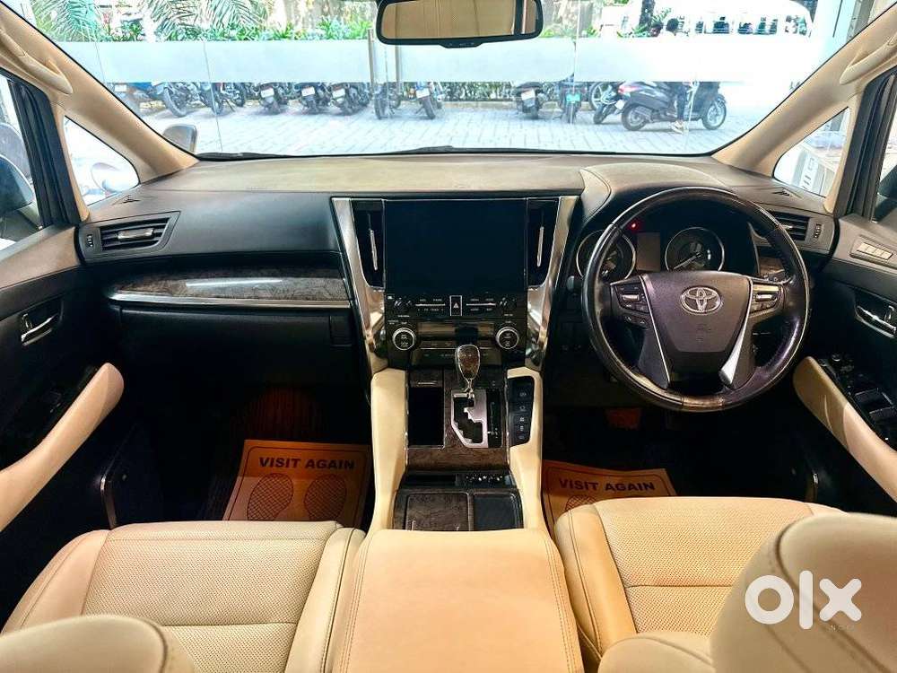 Toyota Vellfire 2.5 Executive Lounge, 2022, Petrol