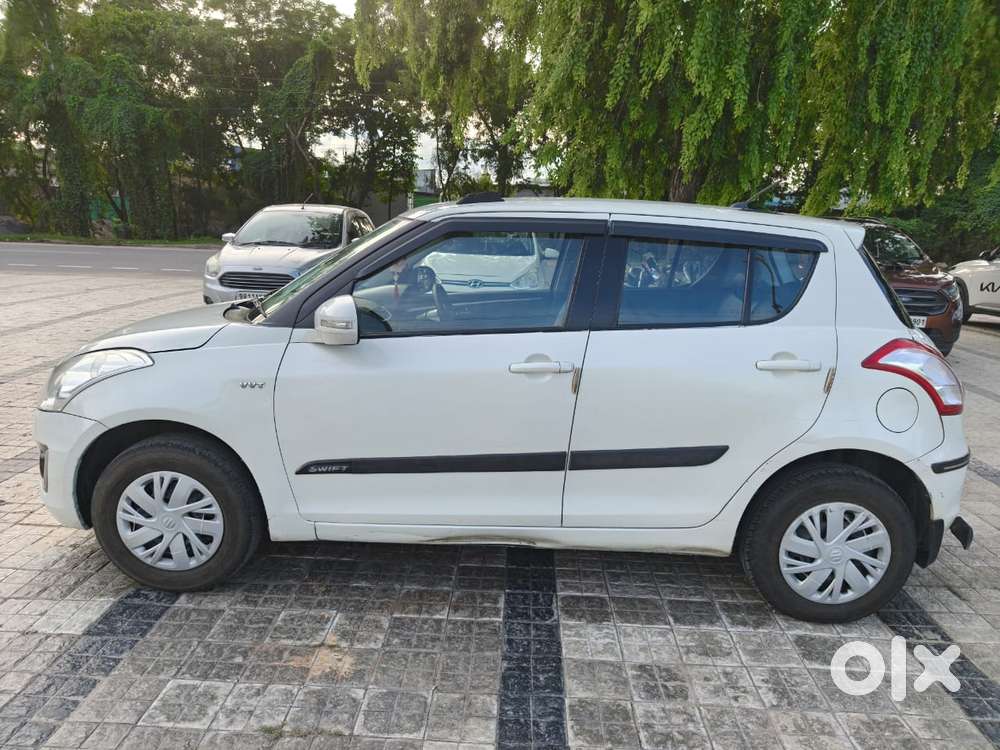 Maruti Suzuki Swift Vxi 1.2 Abs Bs-iv, 2017, Petrol