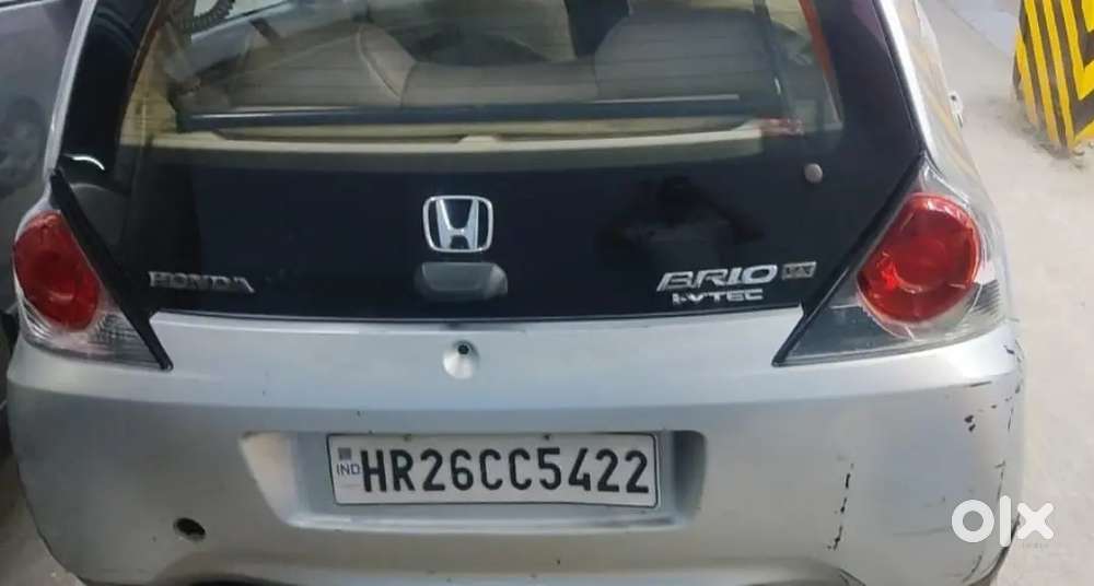 ये कार बहुत ही साफ, मेकेनिकल ओके, तुरन्त बेचनी है।