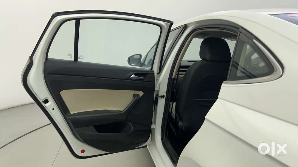 Skoda Slavia Style 1.0l Tsi At, 2022, Petrol