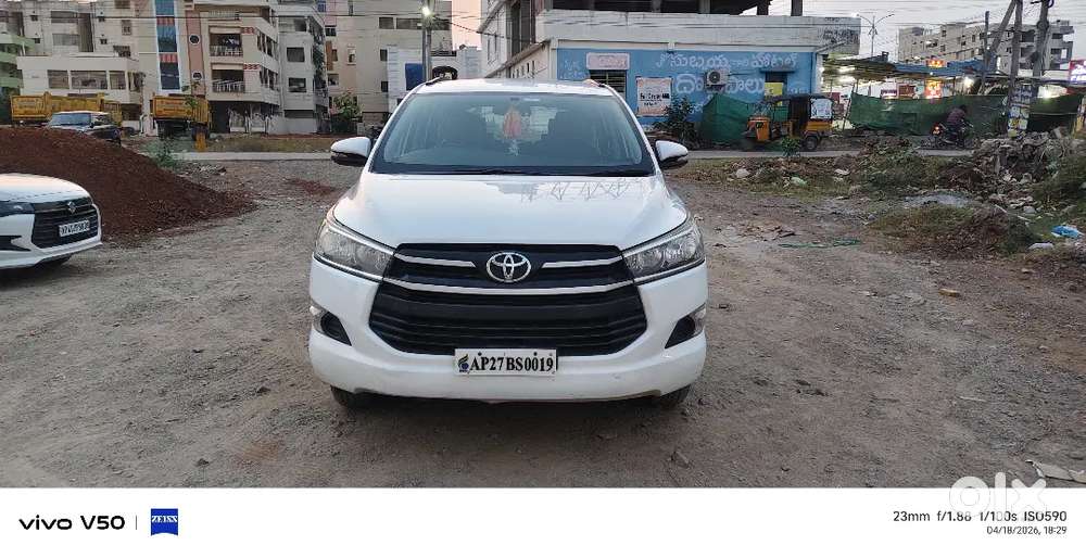 Toyota Innova Crysta 2016 Diesel 270000 Km Driven