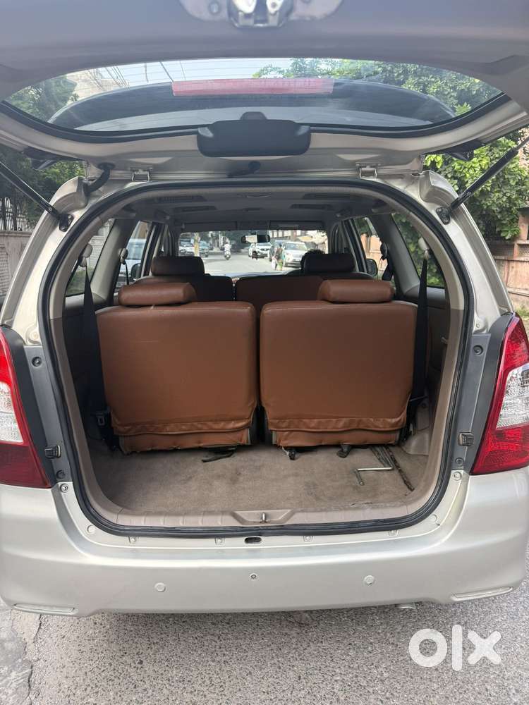 Toyota Innova 2.5 G (diesel) 8 Seater Bs Iv, 2015, Diesel