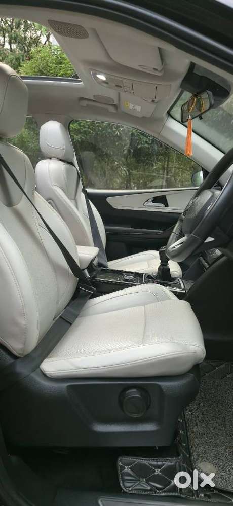 Mahindra Xuv700 2.2 Ax 7 Diesel Mt Luxury Pack Str, 2022, Diesel