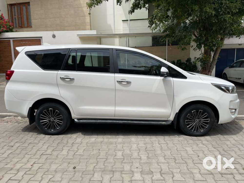 Toyota Innova Crysta [2020-ongoing] 2.4 Gx 7 Str, 2025, Diesel