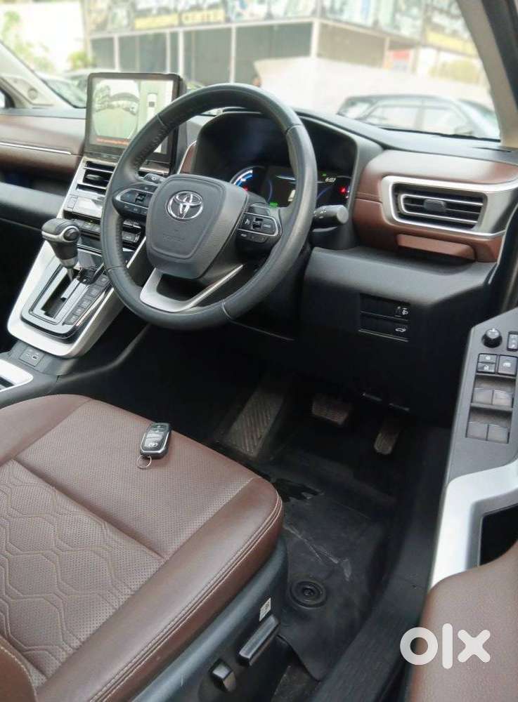 Toyota Innova Hycross 2.0 Zx Hybrid 7 Str, 2023, Petrol