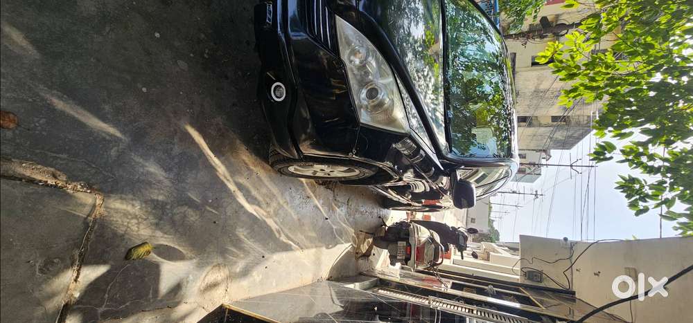 Sunroof, Fully Automatic And Manual Transmission,  Complete Luxury Suv