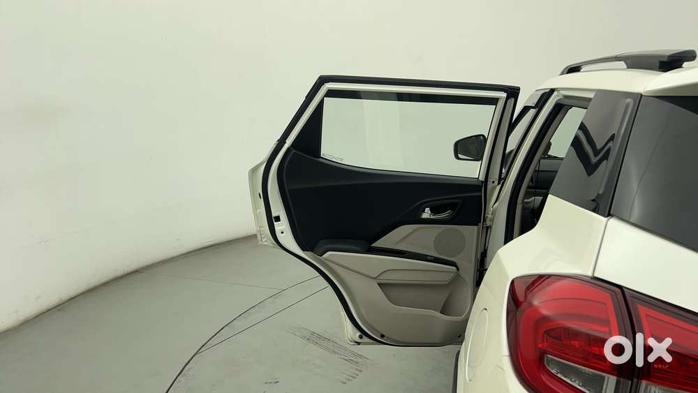 Mahindra Xuv300 W8 (o) 1.5 Diesel Amt, 2023, Diesel