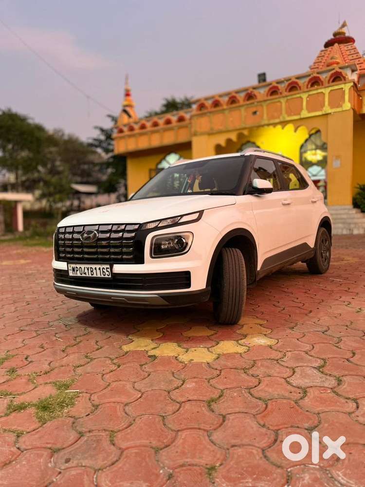 Hyundai Venue 2024 Petrol 19000 Km Driven