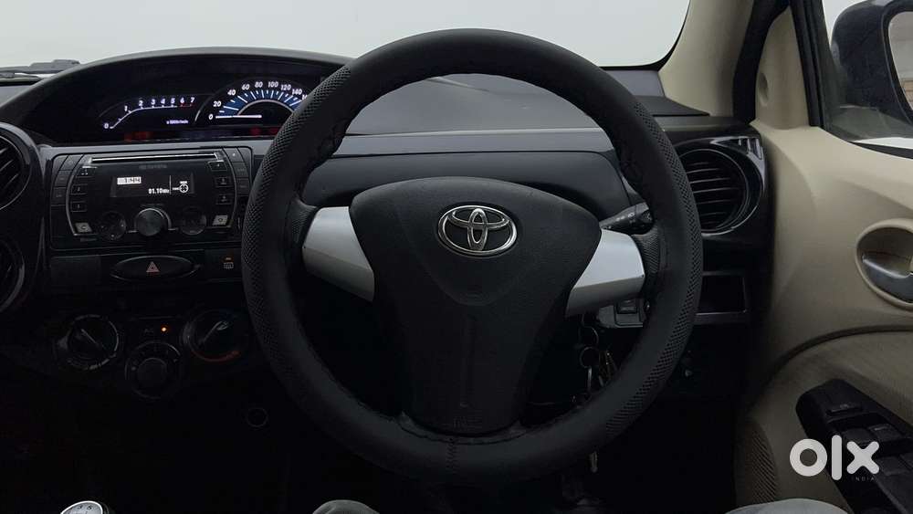 Toyota Etios Liva V Dual Tone, 2017, Petrol