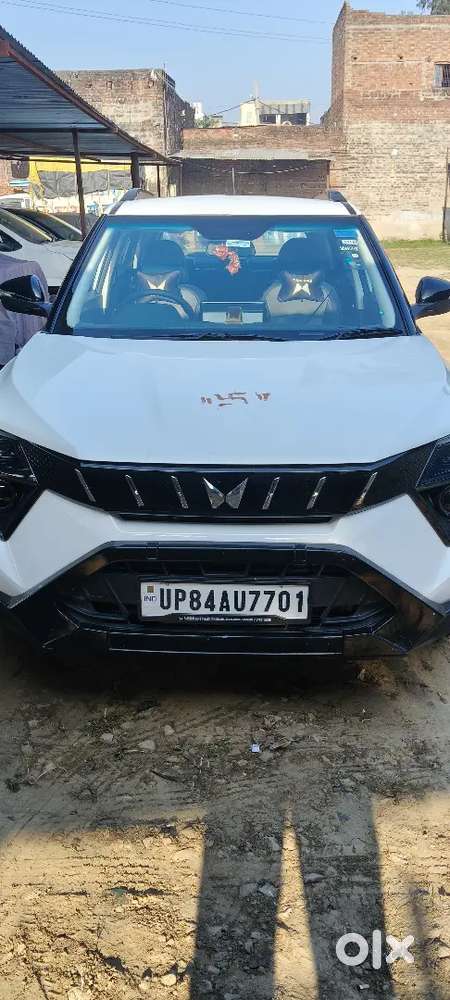 Mahindra Xuv 3xo 2025 Petrol 29500 Km Driven
