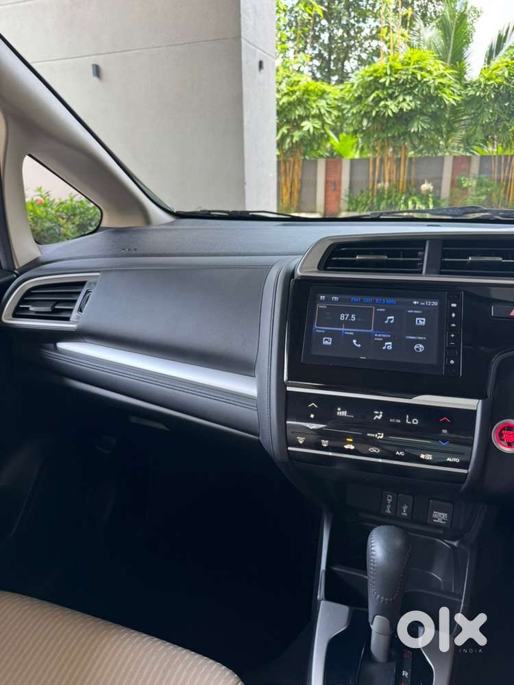 Honda Jazz. Automatic. 5000km. Top Variant.