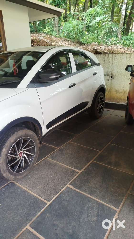 Tata Nexon Petrol 2018