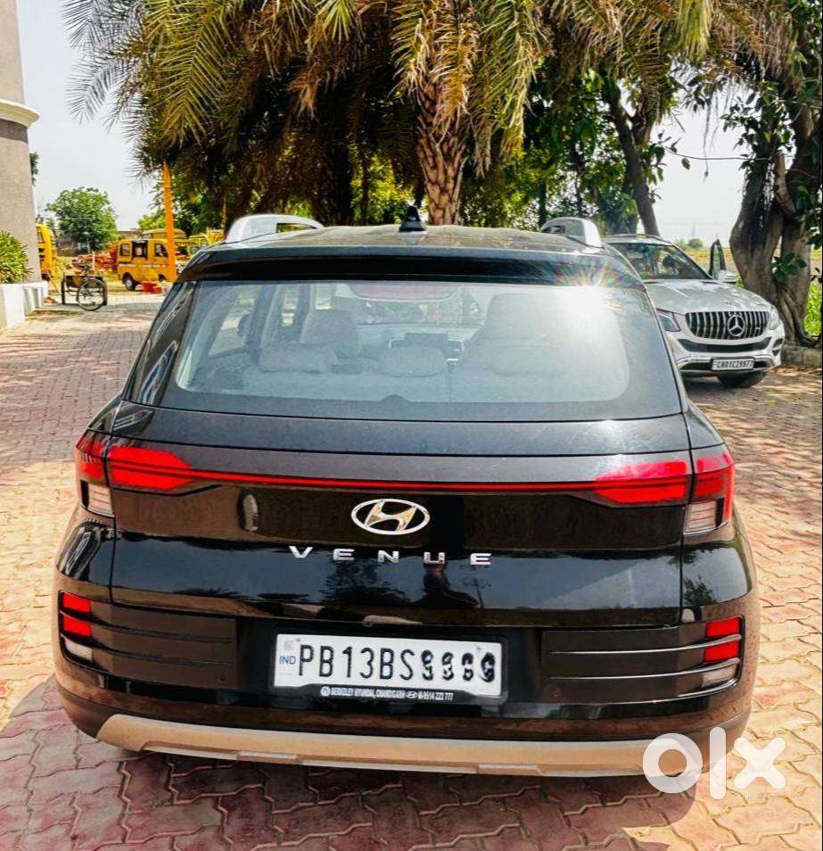 Showroom Condition, All Original, Diesel Hyundai Venue