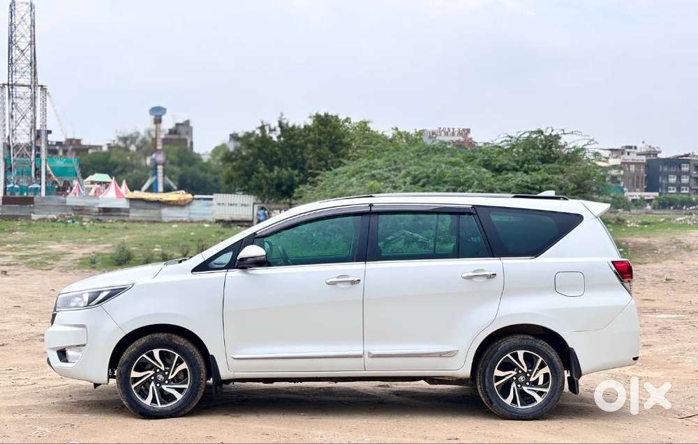 Toyota Innova Crysta 2.4 G Plus Mt 8 Str, 2025, Diesel