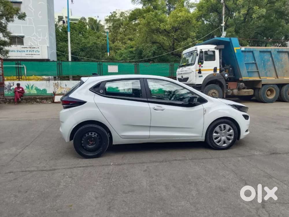Tata Altroz Xm (s) Petrol, 2024, Petrol