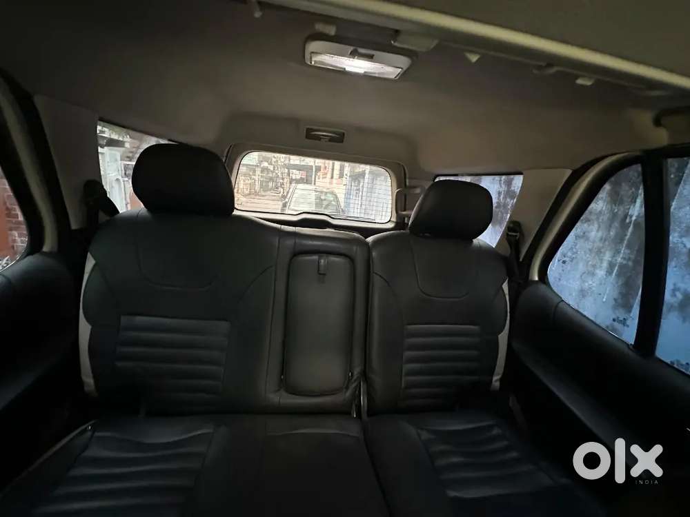 Tata Safari Storme 2015