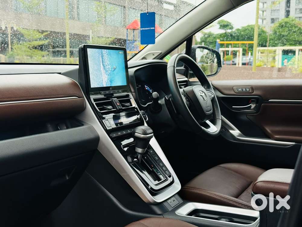 Toyota Innova Hycross 2.0 Zx Hybrid 7 Str, 2023, Petrol