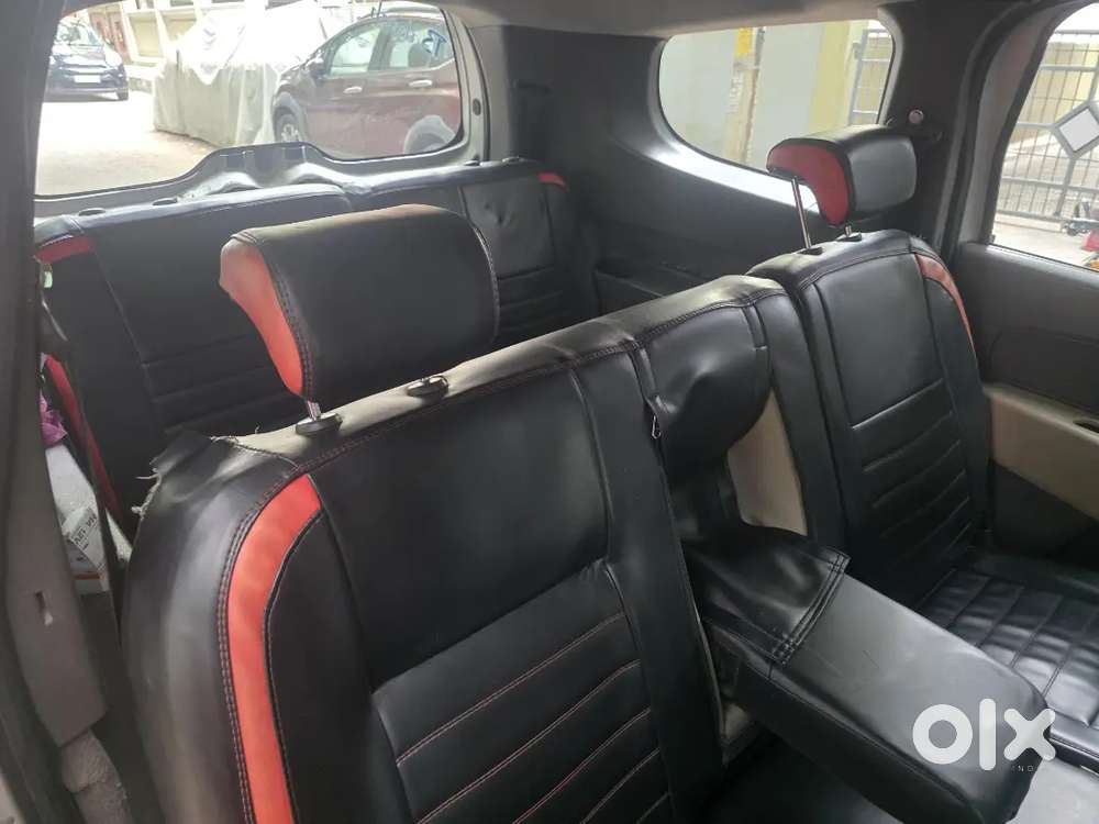 Renault Lodgy 85 Psi Rxl Dci 2015 Sliver In Very Good Condition.