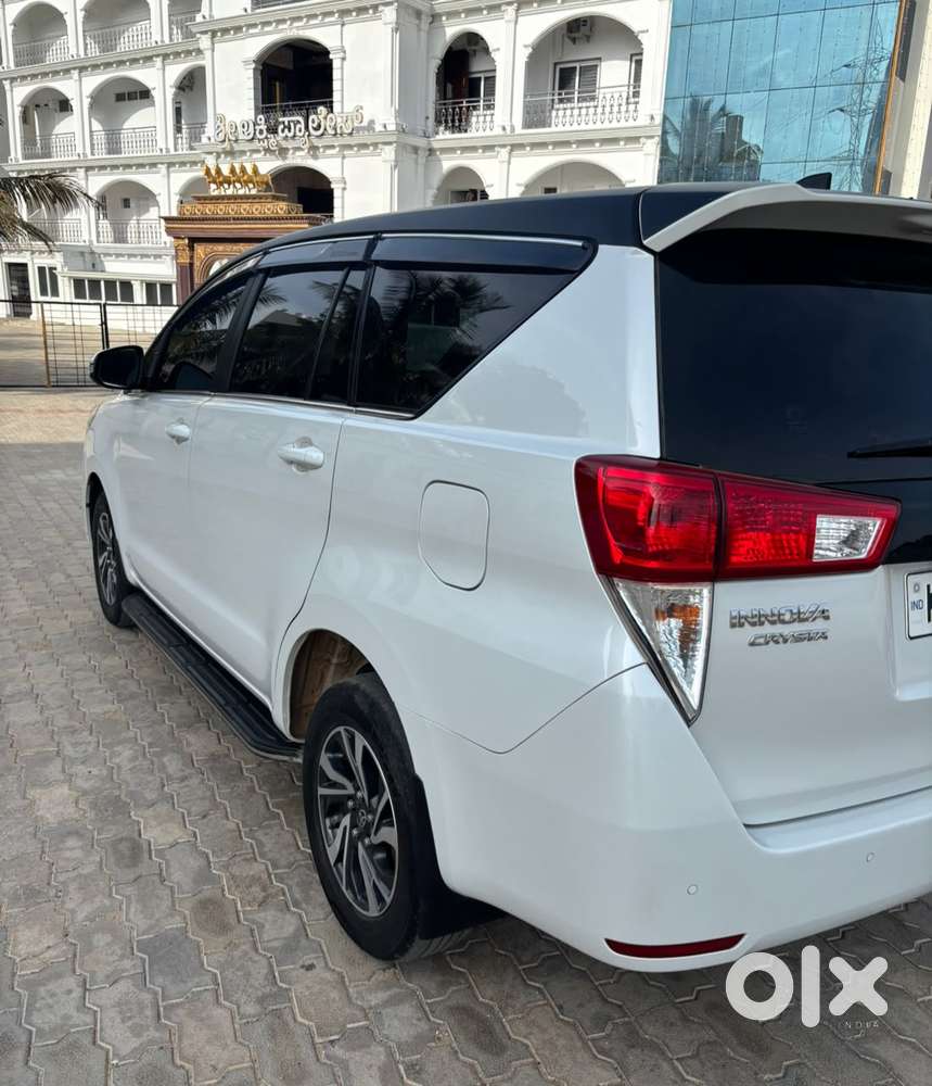 Toyota Innova Crysta 2.4 G Mt 8s, 2023, Diesel