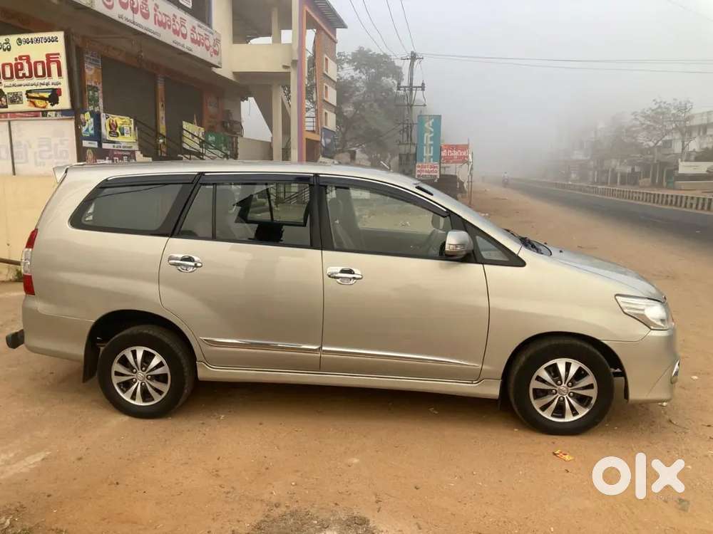 Toyota Innova 2015