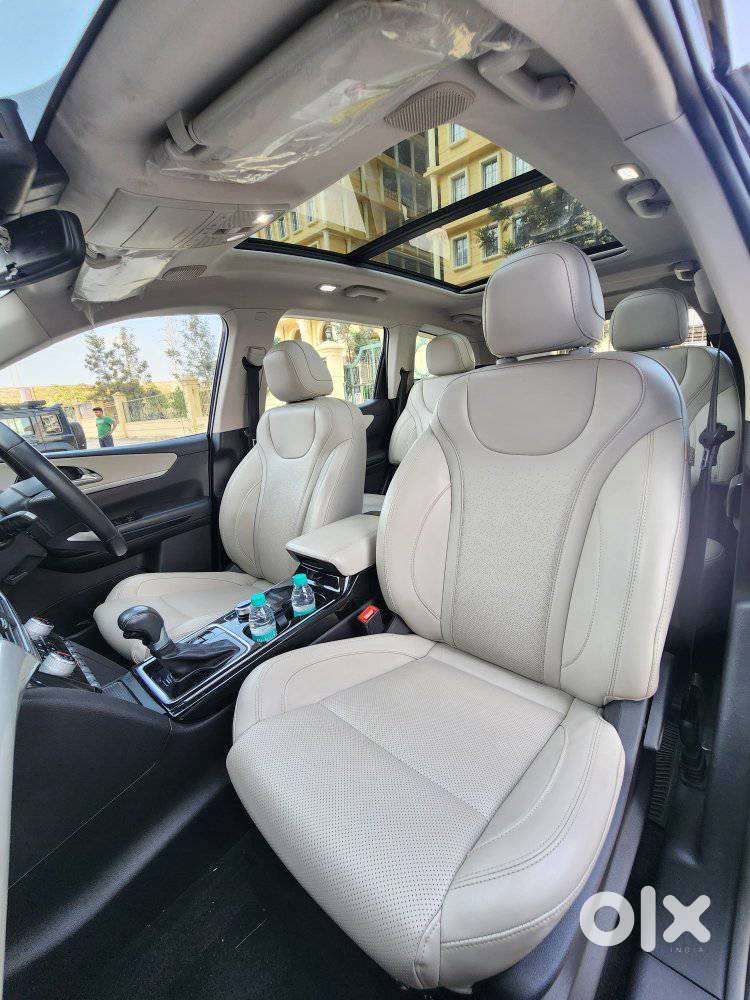 Mahindra Xuv700 2.2 Ax 7 Diesel At Str, 2023, Diesel