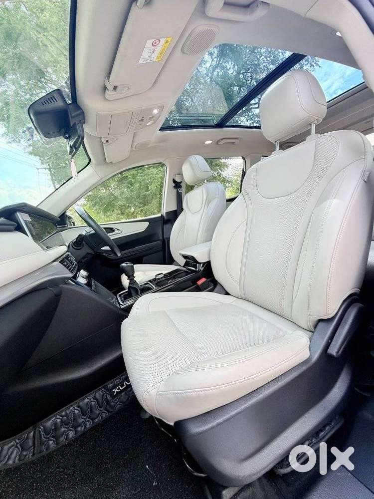 Mahindra Xuv700 2.2 Ax 7 Diesel Mt Luxury Pack Str, 2025, Diesel