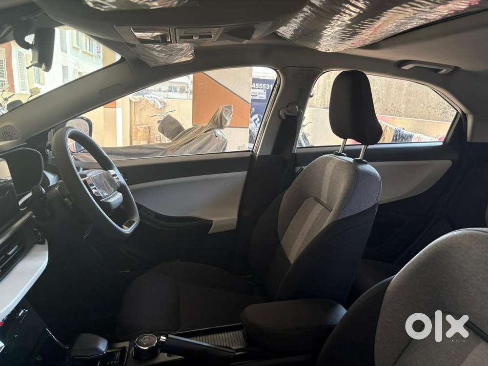Tata Nexon Petrol Automatic Car 2025