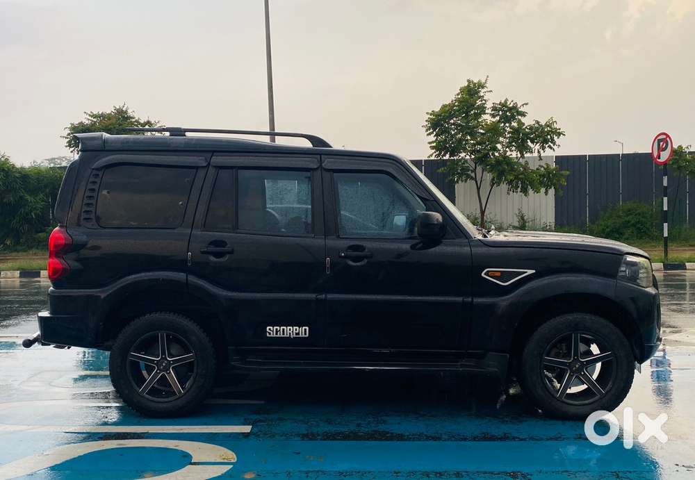 Mahindra Scorpio Diesel S10 Top Model