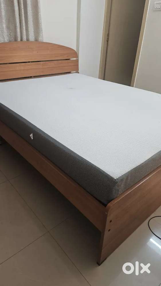2024 Queen size wakefit othopedic classic memory foam mattress
