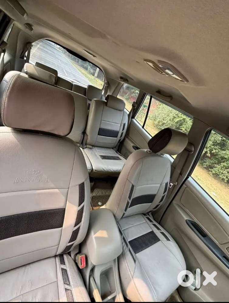 Toyota Innova 2010 Petrol Well Maintained