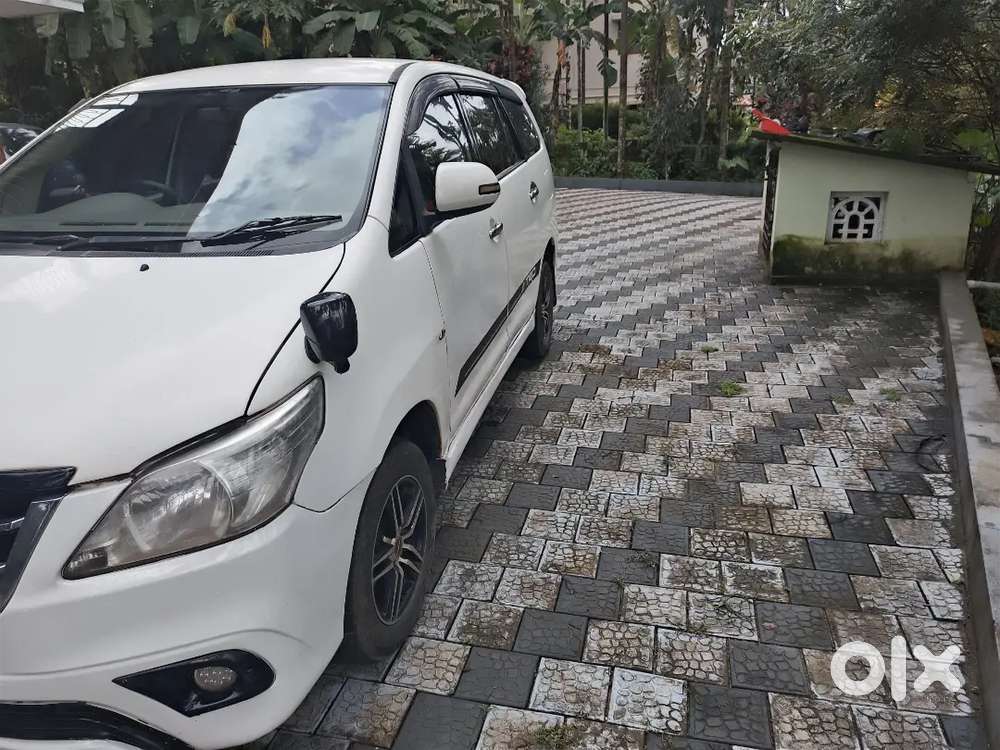 Toyota Innova Hycross 2007 Diesel 280000 Km Driven