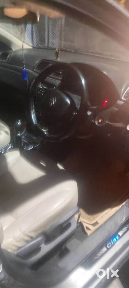 Grey Color Ki Ciaz Car Bht Achi Condition