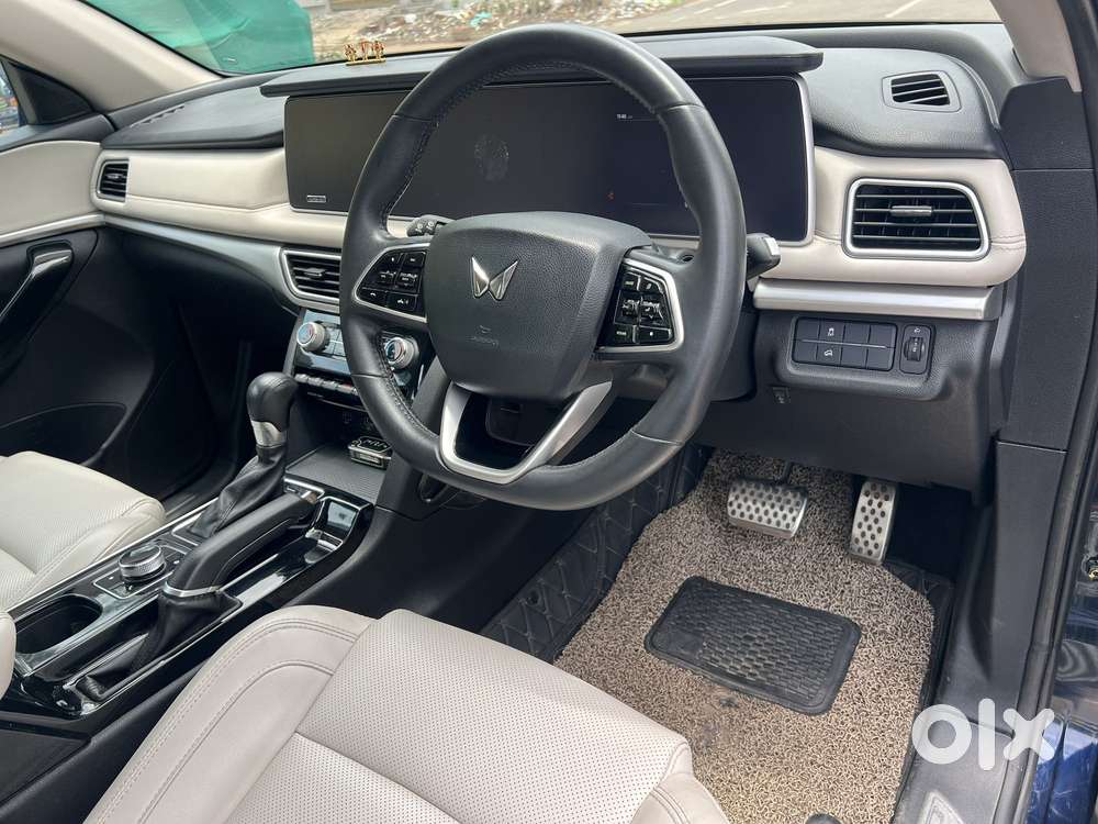 Mahindra Xuv700 2.2 Ax 7 Diesel At Str, 2022, Diesel