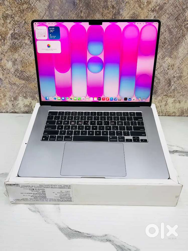 Apple MacBook Air M2 15 inch Display 8gb ram 256 SSD With Box