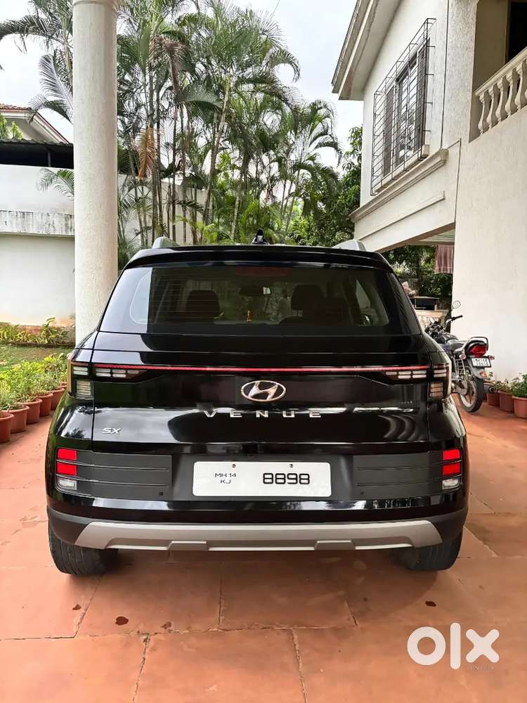 Hyundai Venue 2022 Petrol 32000 Km Driven