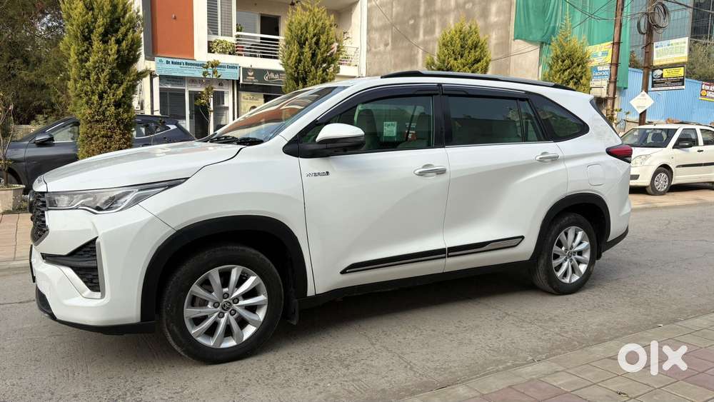 Toyota Innova Hycross 2.0 Vx Hybrid 7 Str, 2023, Petrol
