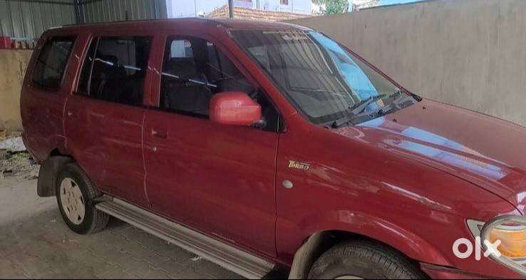 Well Maintained 2012 Red Tavera 10 Seater For Sale