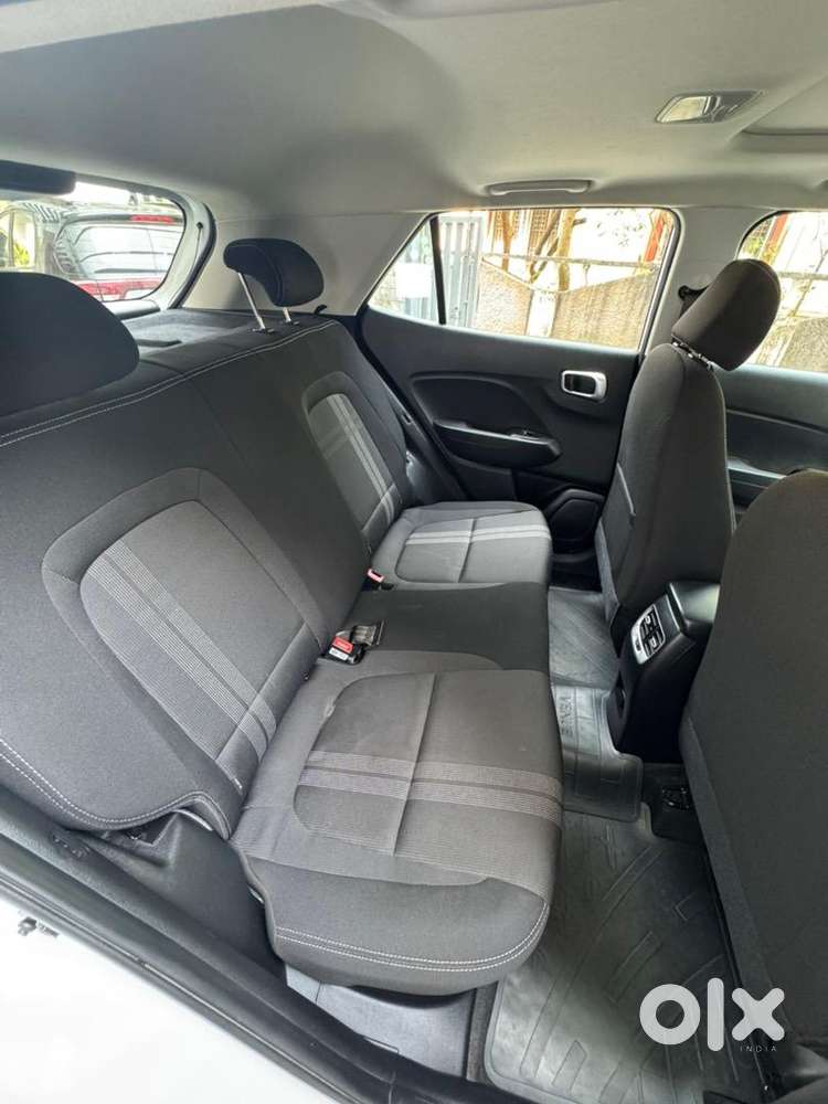 Hyundai Venue 2021 Petrol 18337 Km Driven Well Maintained