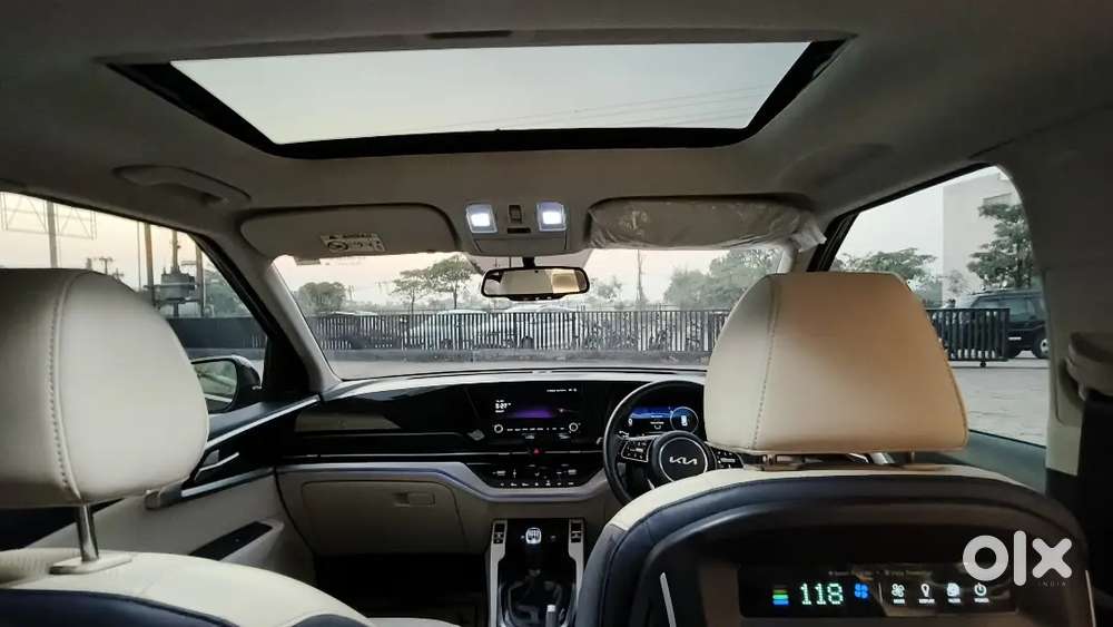 Kia Carens Luxury 1.5 Diesel 6mt Demo Vehicle